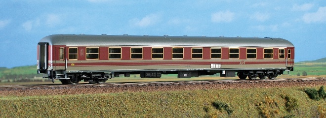 Express train Passenger car 1st class type X<br /><a href='images/pictures/ACME/50753_900.jpg' target='_blank'>Full size image</a>